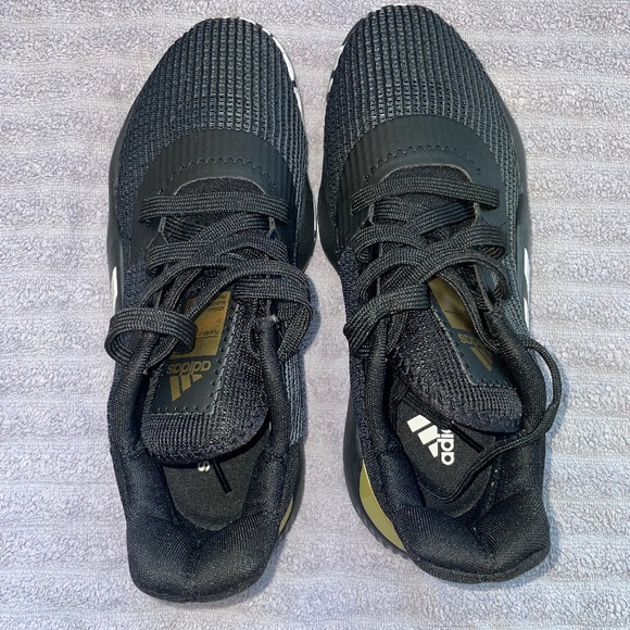 Adidas pro bounce 2019 low, black an gold sz 7 - Picture 1 of 6